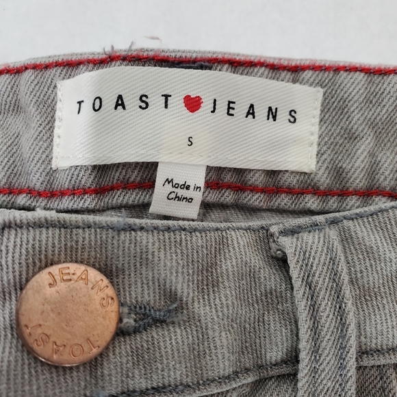 Toast Jeans Women's Gray Frayed Hem High Rise Shorts Size Small NWT - Picture 9 of 9